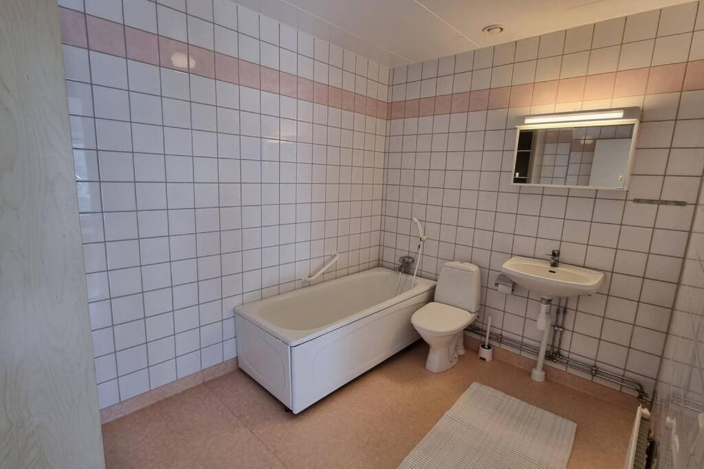 Trivsamt Parhus I Lugnt Omrade Inne I Tranas! المظهر الخارجي الصورة
