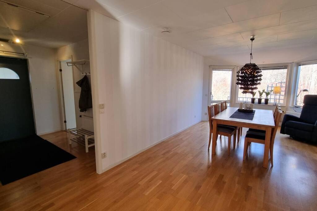 Trivsamt Parhus I Lugnt Omrade Inne I Tranas! المظهر الخارجي الصورة